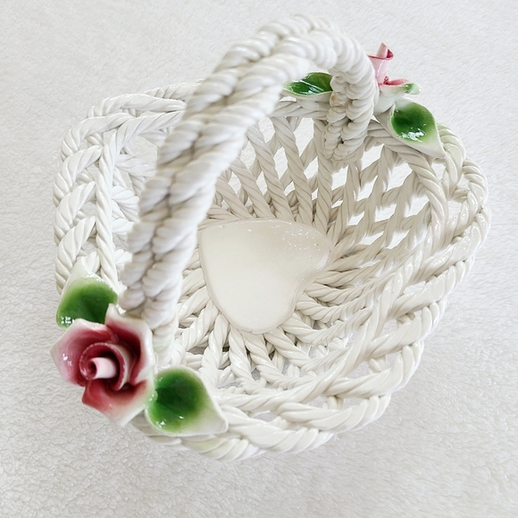 Lanzarin Woven Ceramic Rose Heart Basket - Picture 4 of 7